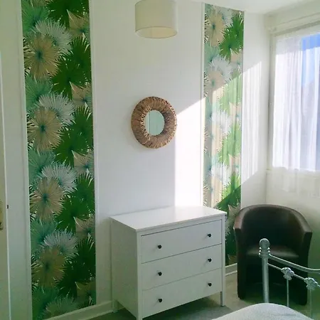 De Charme A Sous Bois 42 M² Parking Inclus アパート