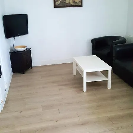 De Charme A Sous Bois 42 M² Parking Inclus アパート ロニー＝スー＝ボワ