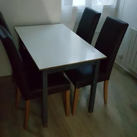 De Charme A Sous Bois 42 M² Parking Inclus アパート