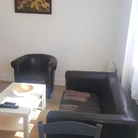 De Charme A Sous Bois 42 M² Parking Inclus アパート ロニー＝スー＝ボワ