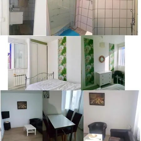 De Charme A Sous Bois 42 M² Parking Inclus アパート
